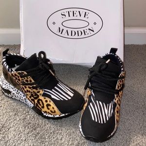 Steve Madden Animal print wedged sneakers